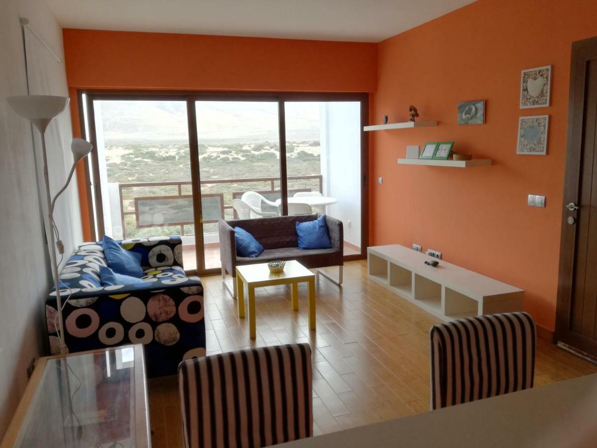 Surfhouse Hostel Famara Caleta De Famara Extérieur photo